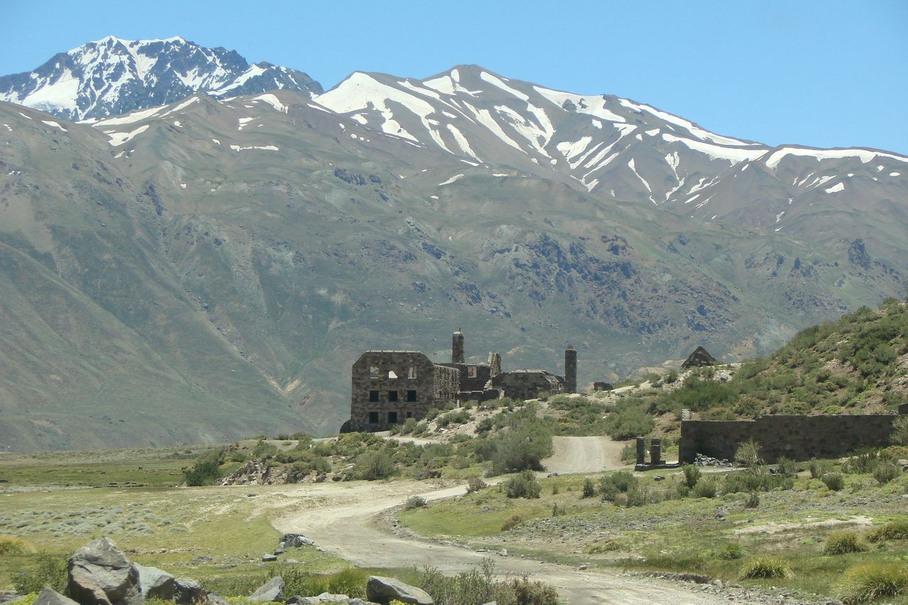 Hotel abandonado El Sosneado